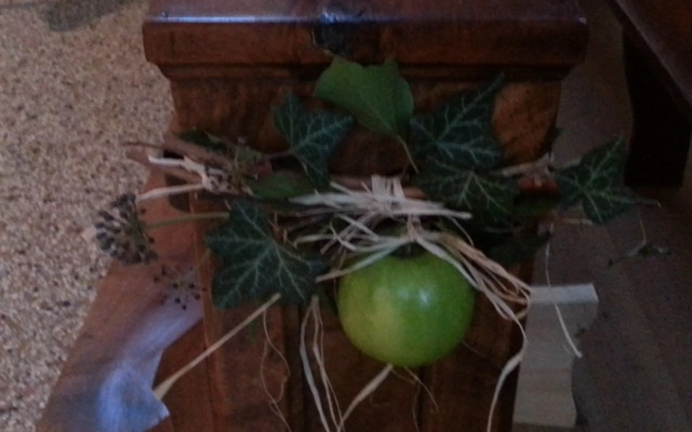 Decko an der Kirchenbank.jpg